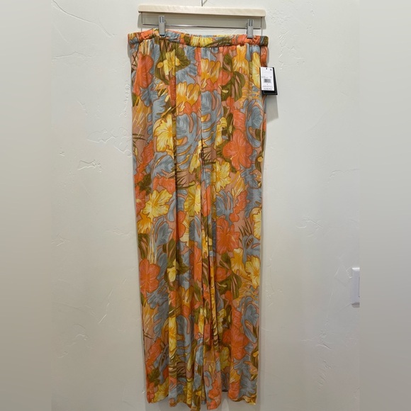 Volcom
Let's Luau Mid Rise Tropical Print Wide Leg Pants - Picture 3 of 4